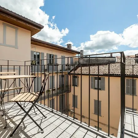 Daire **Central**Comfy Apartment Como